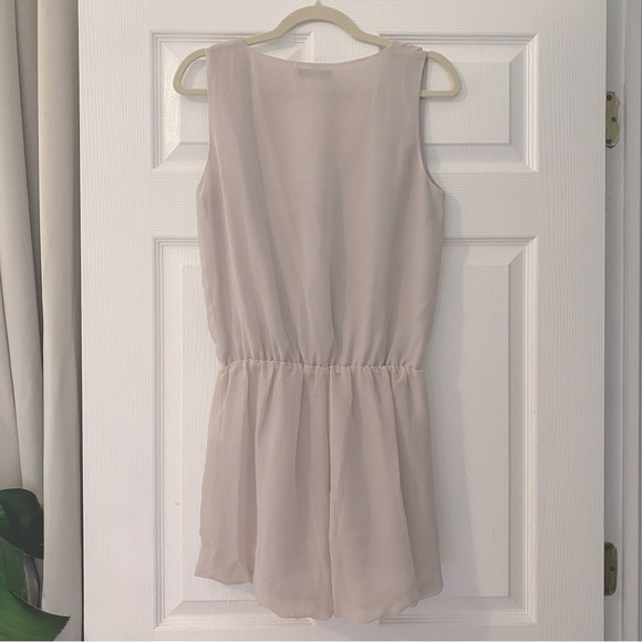 Love Tree silk chiffon sleeveless grey romper - Picture 6 of 7